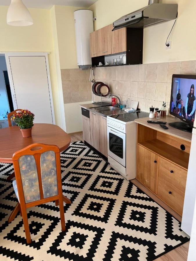 18 Apartment