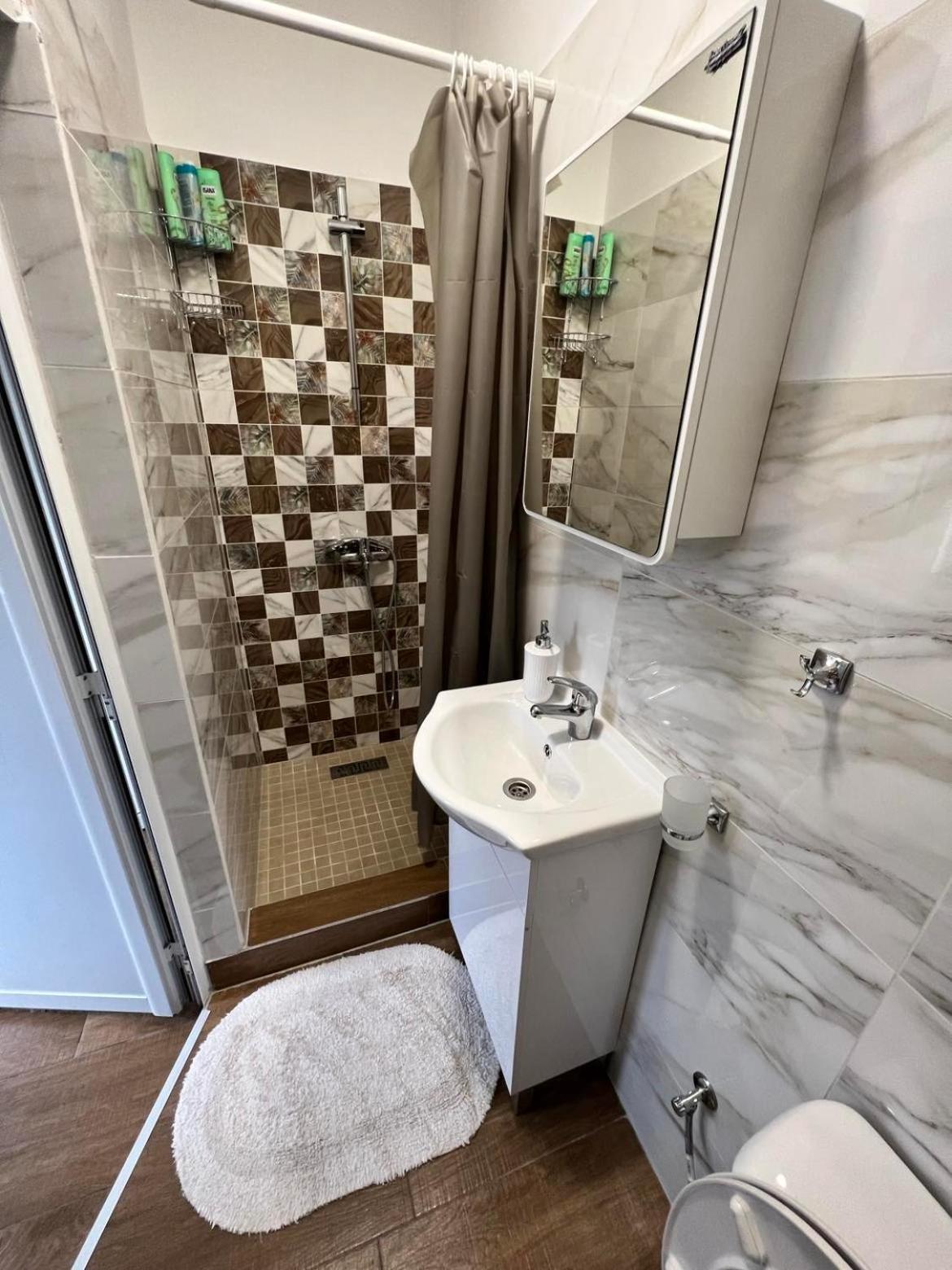 18 Apartment *