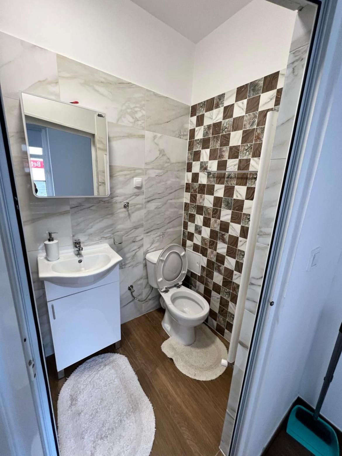 18 Apartment